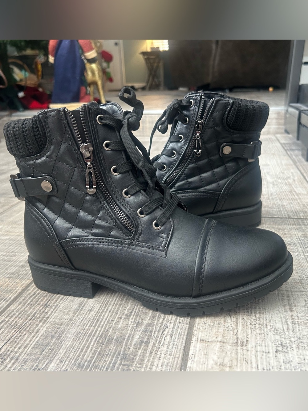 Black Combat Ankle Boots Lace up Low Heel Quilted with Side Zipper 8.5